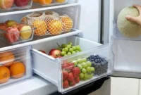 Jangan Asal Simpan! 5 Buah Ini Rusak Jika Dibekukan. (Foto: Popmama.com/Kevin Daniel Karalo/AI)